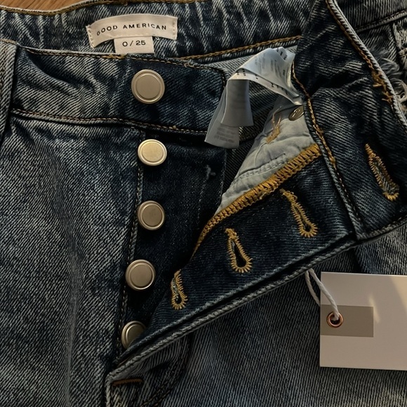 NWT Good American Jean Shorts! - Picture 7 of 10